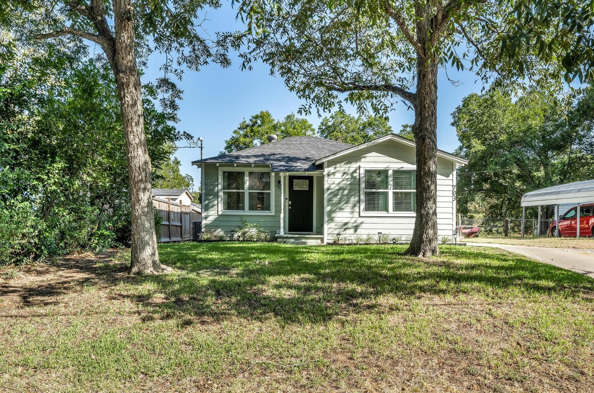 The Green Emerald Brenham Exterior photo