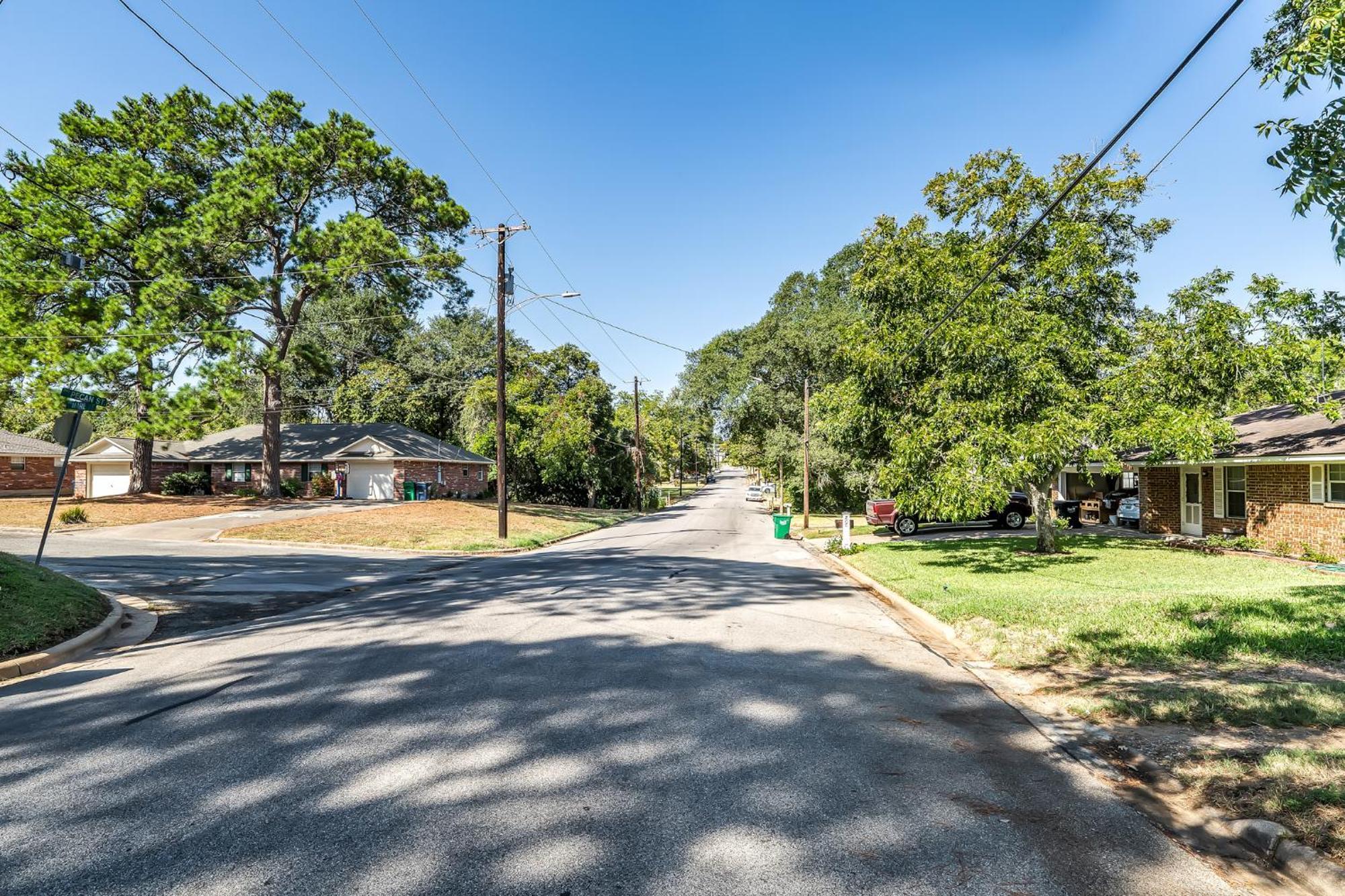 The Green Emerald Brenham Exterior photo